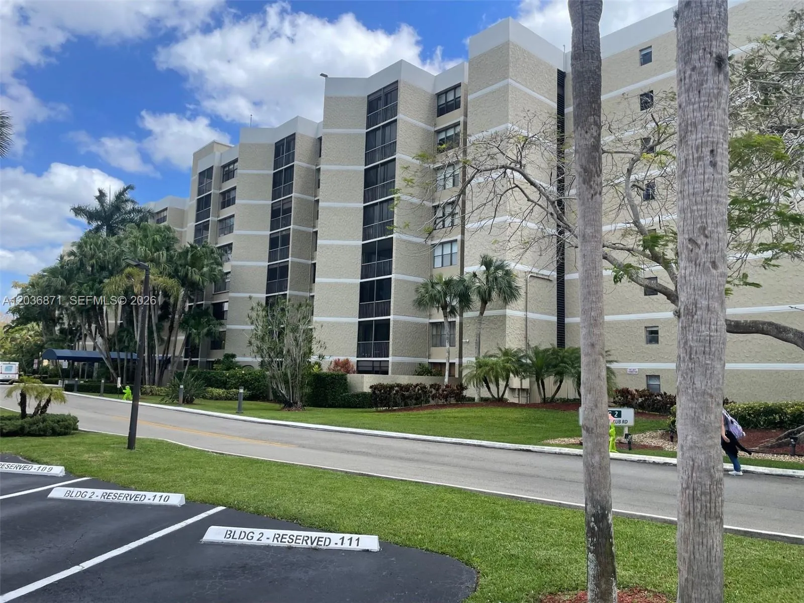 Foto de propiedad en 16300 Golf Club Road 508, Weston, FL 33326 Weston con MLS# 