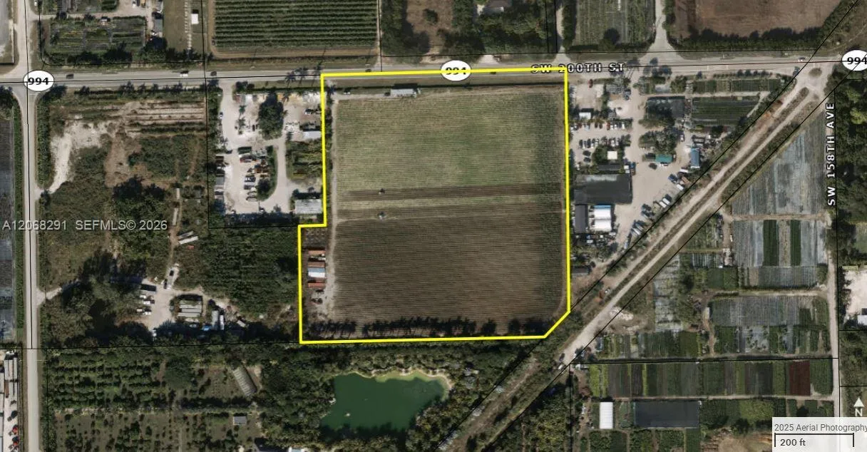 Foto de propiedad en 16305 SW 200th Street, Miami, FL 33187 Miami con MLS# 