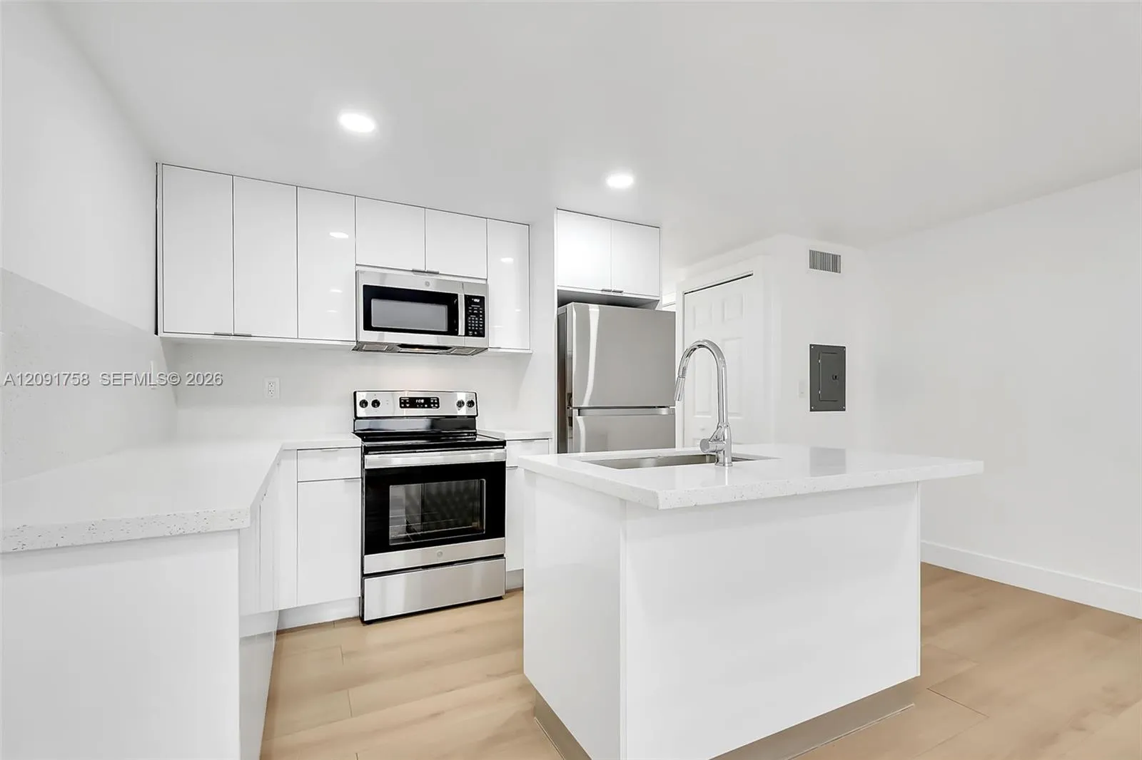 Foto de propiedad en 1632 NW 16th Terrace 6, Miami, FL 33125 Miami con MLS# 