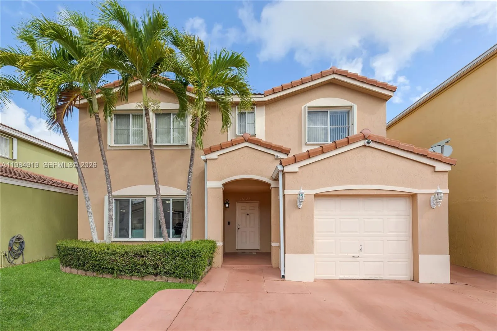 Foto de propiedad en 16323 SW 97th Street, Miami, FL 33196 Miami con MLS# 