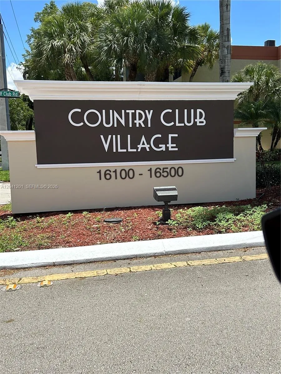 Foto de propiedad en 16325 Golf Club Road 304, Weston, FL 33326 Weston con MLS# 