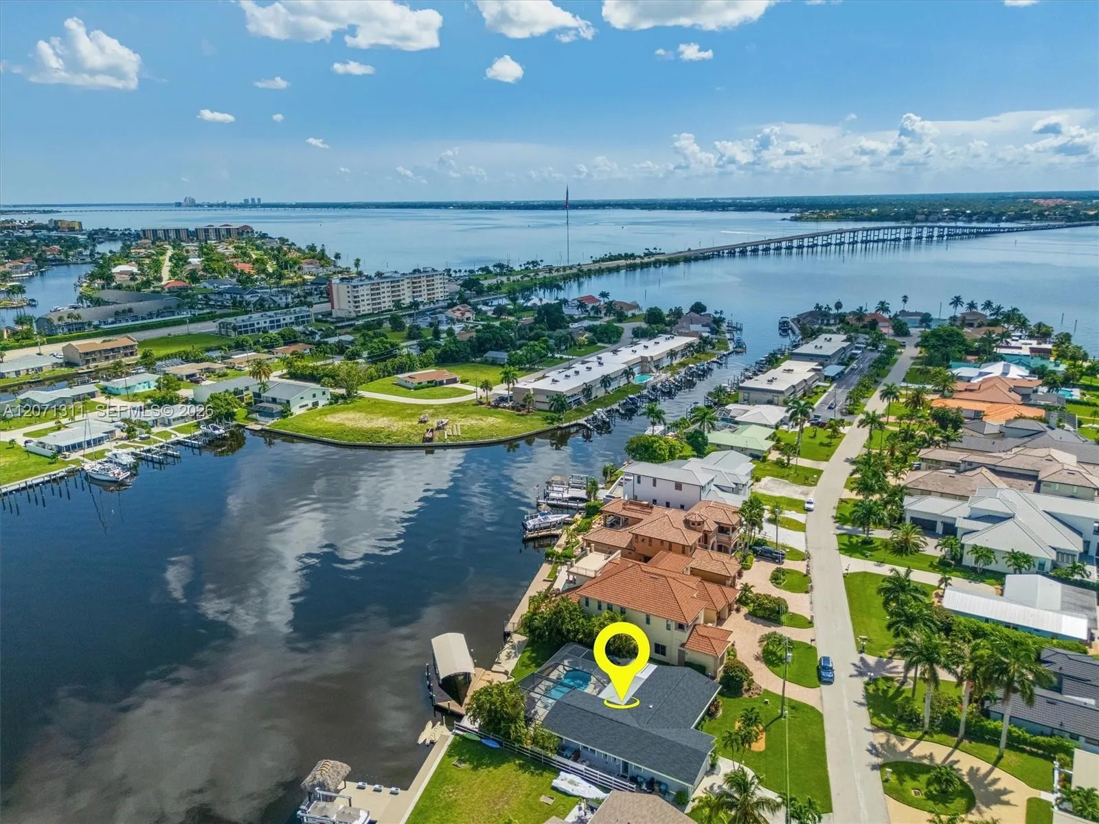 Foto de propiedad en 1633 Edith Esplande, Cape Coral, FL 33904 Cape Coral con MLS# 