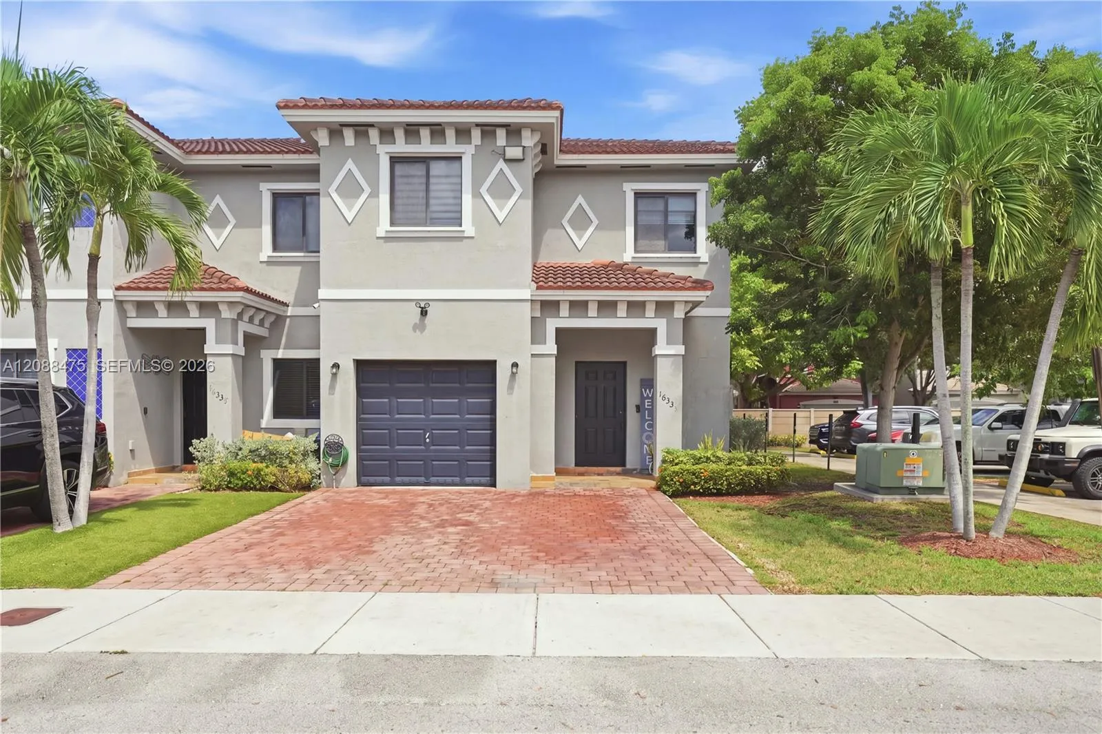 Foto de propiedad en 16335 SW 44th Terrace, Miami, FL 33185 Miami con MLS# 