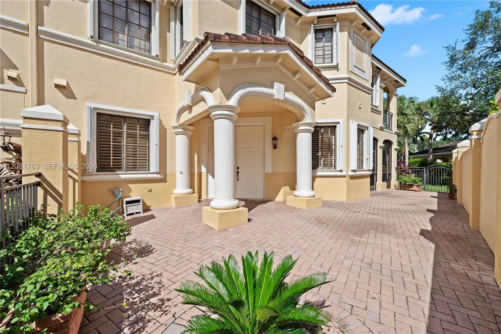 Foto de propiedad en 1634 Passion Vine Circle 31-2, Weston, FL 33326 Weston con MLS# 