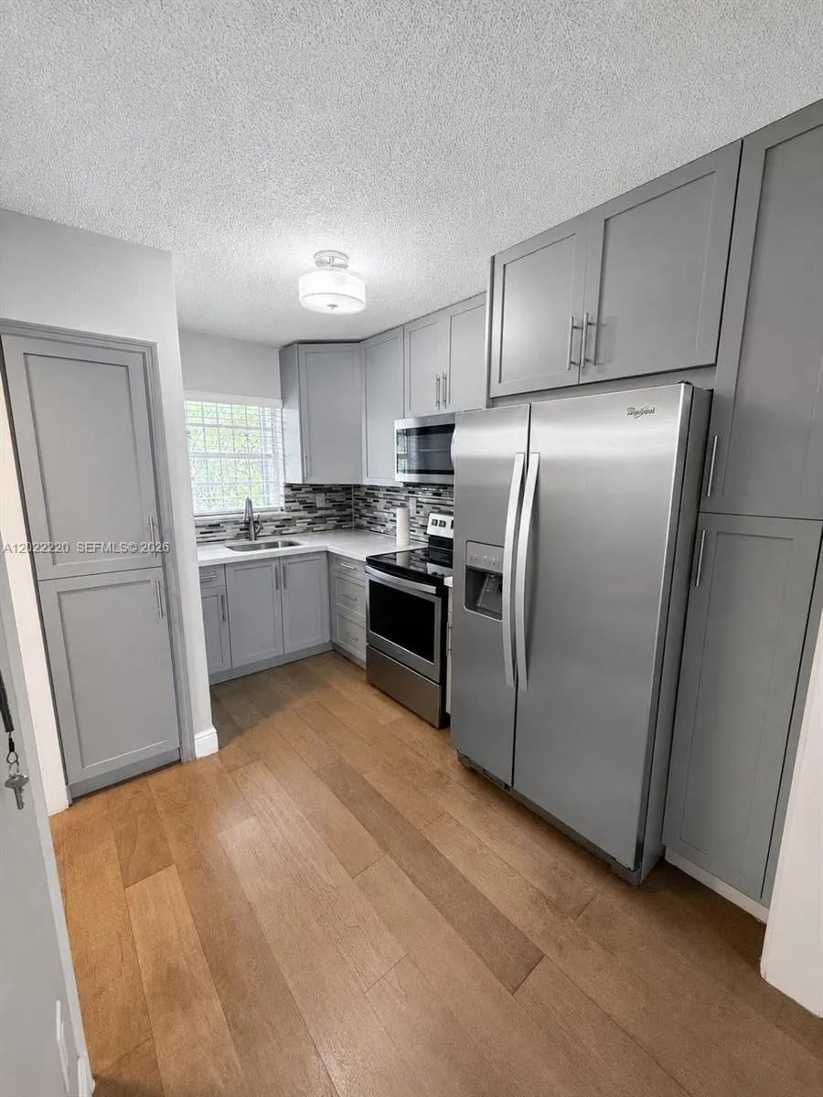 En Renta 1635 W 44th Place 311, Hialeah, FL 33012, Hialeah, FL 33012