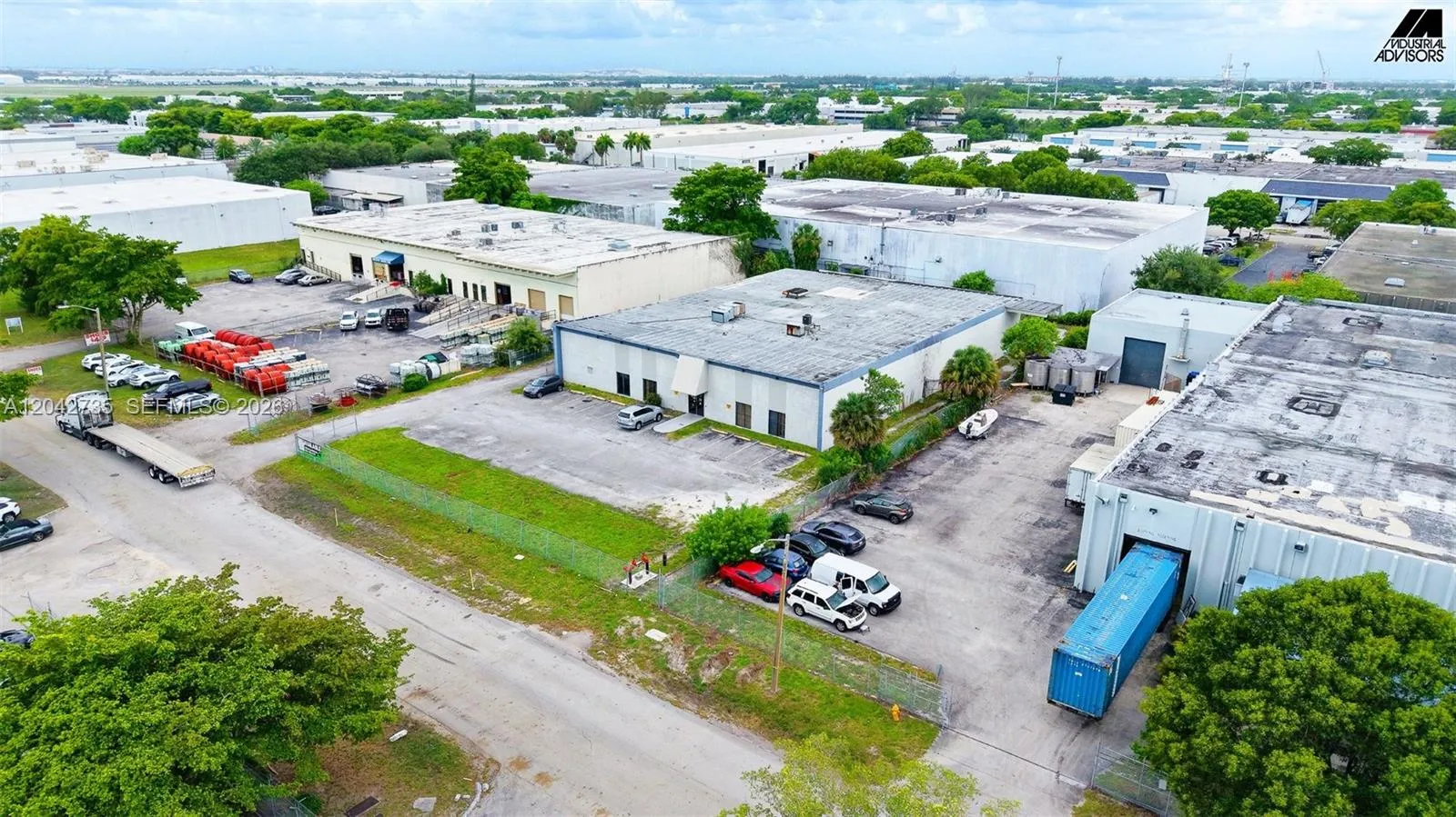 Foto de propiedad en 16350 NW 48th Avenue, Miami Lakes, FL 33014 Miami Lakes con MLS# 