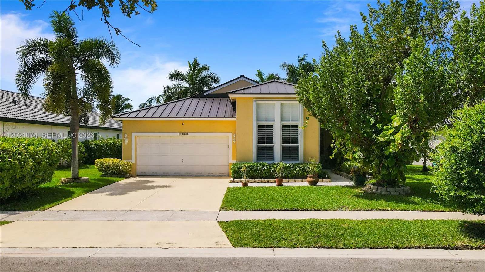 Foto de propiedad en 16350 SW 11th Street, Pembroke Pines, FL 33027 Pembroke Pines con MLS# 