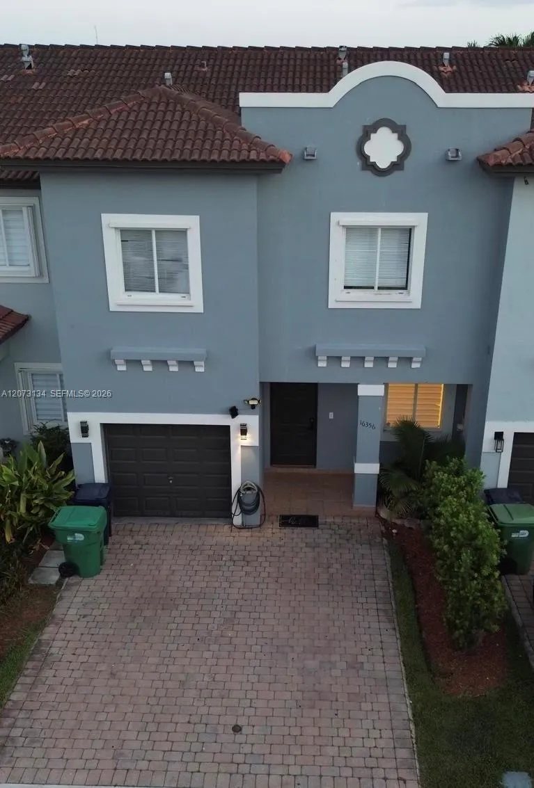 Foto de propiedad en 16356 SW 44th Way 16356, Miami, FL 33185 Miami con MLS# 