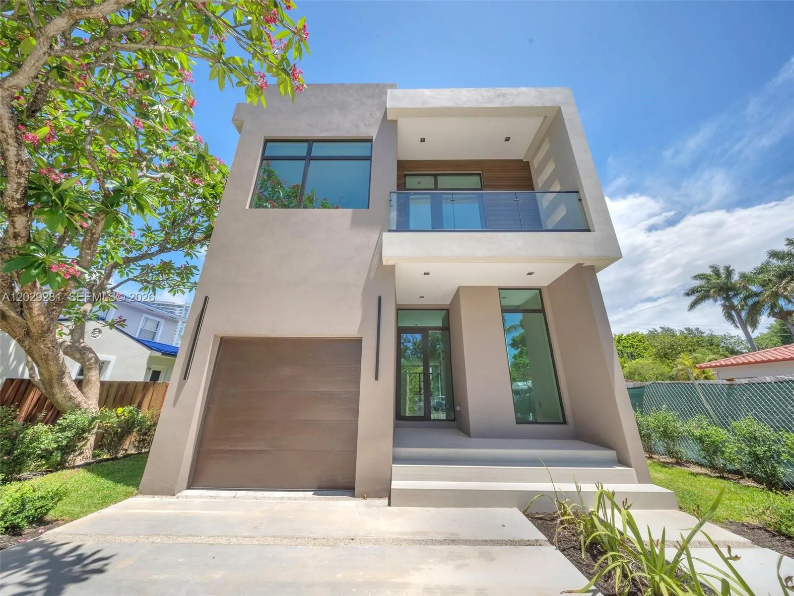 Foto de propiedad en 1637 Monroe Street, Hollywood, FL 33020 Hollywood con MLS# 