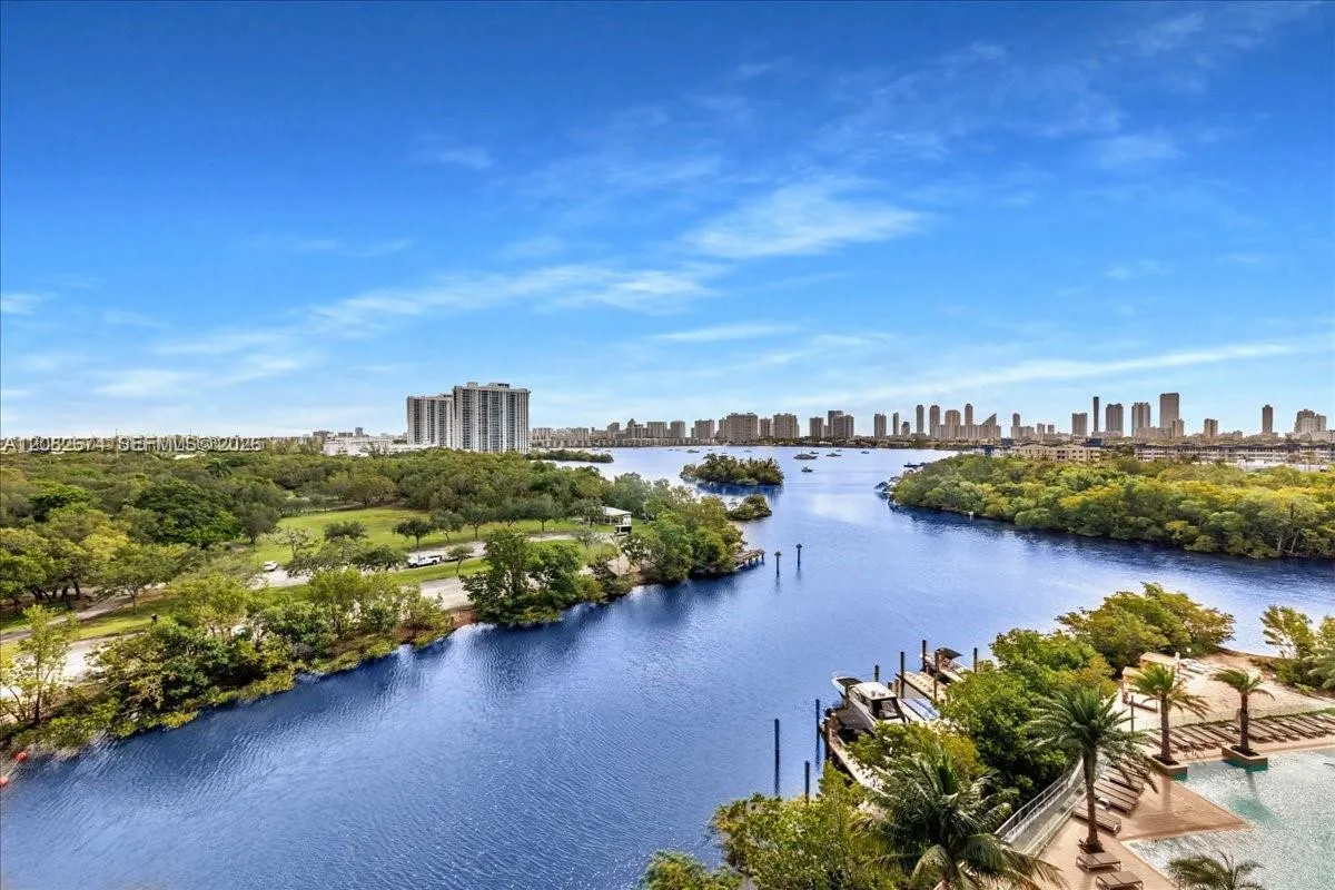 Foto de propiedad en 16385 Biscayne 804, North Miami Beach, FL 33160 North Miami Beach con MLS# 