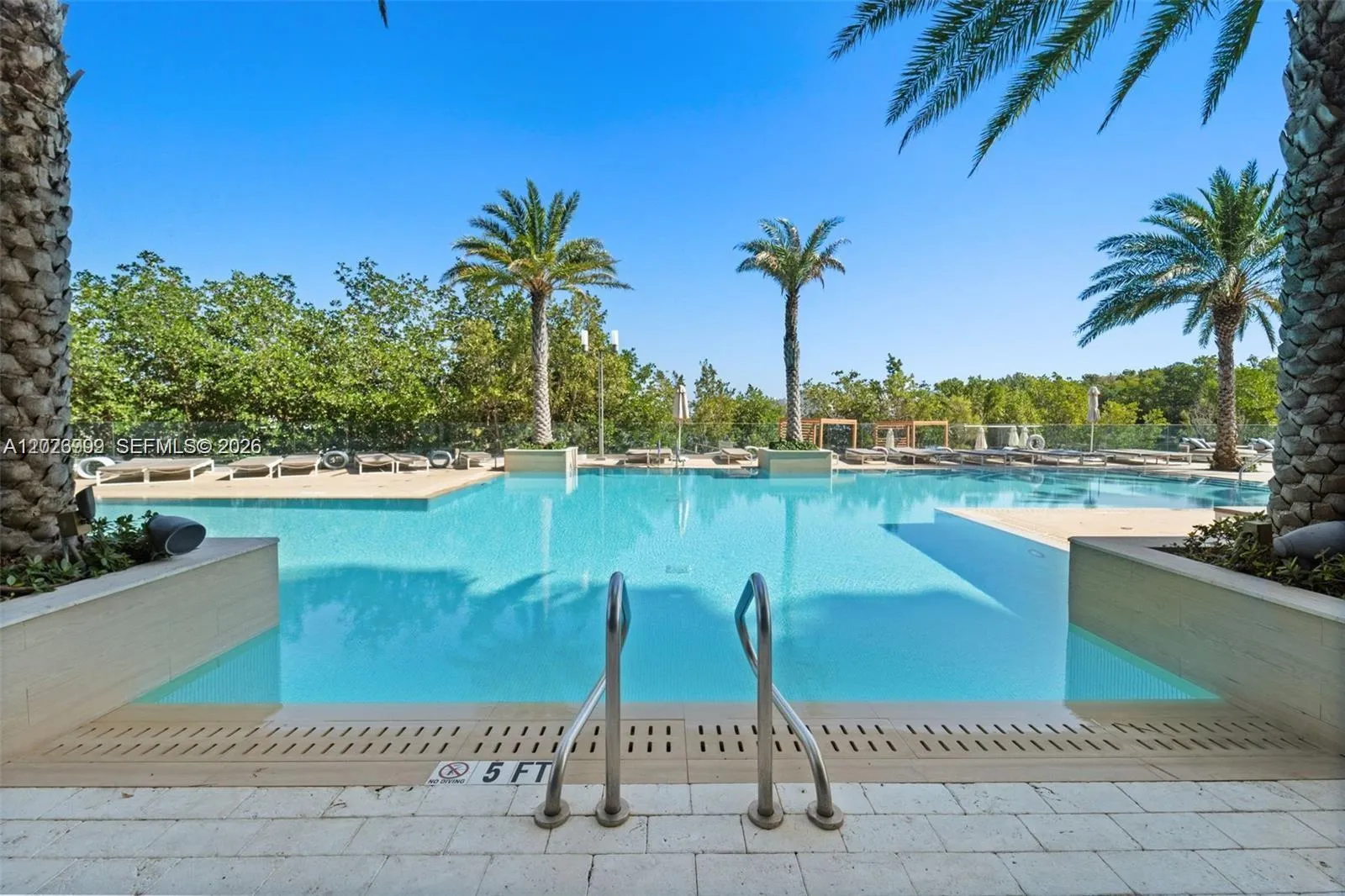 Foto de propiedad en 16385 Biscayne Boulevard 1019, North Miami Beach, FL 33160 North Miami Beach con MLS# 