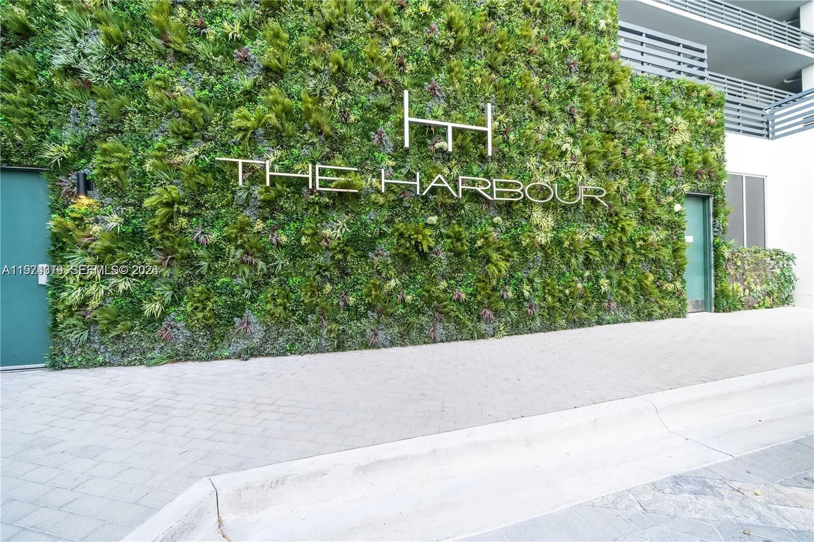 Foto de propiedad en 16385 Biscayne Boulevard 1120, North Miami Beach, FL 33160 North Miami Beach con MLS# 