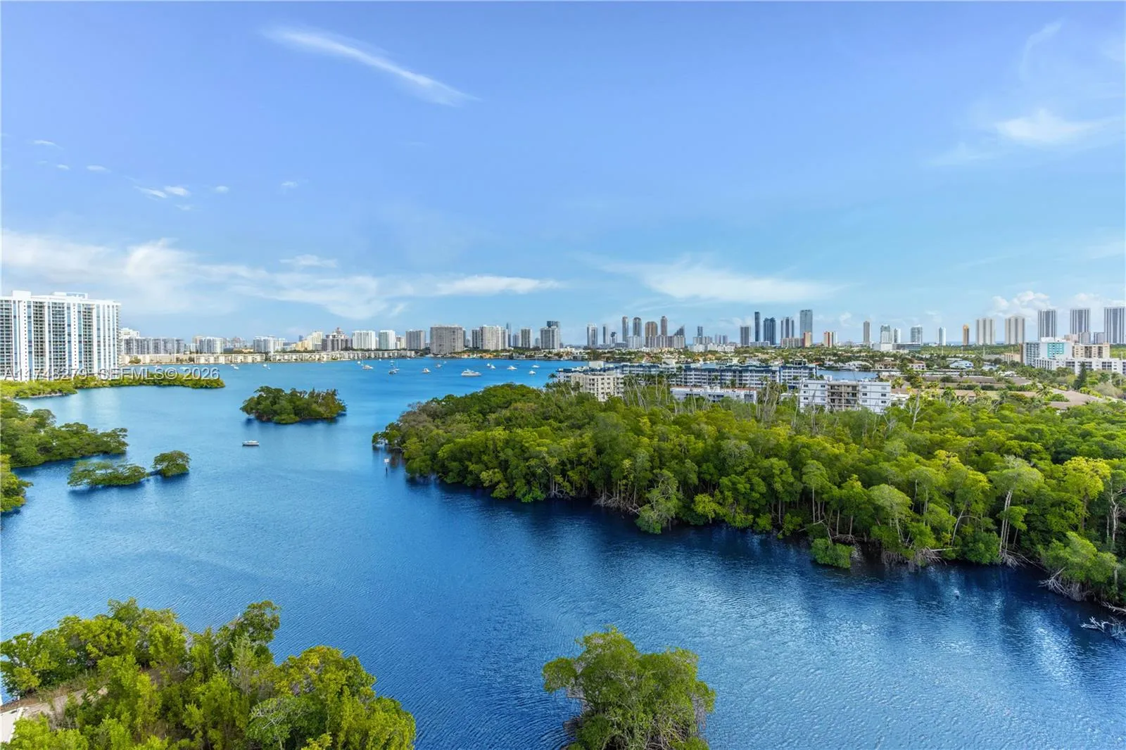 Foto de propiedad en 16385 Biscayne Boulevard 1221, North Miami Beach, FL 33160 North Miami Beach con MLS#