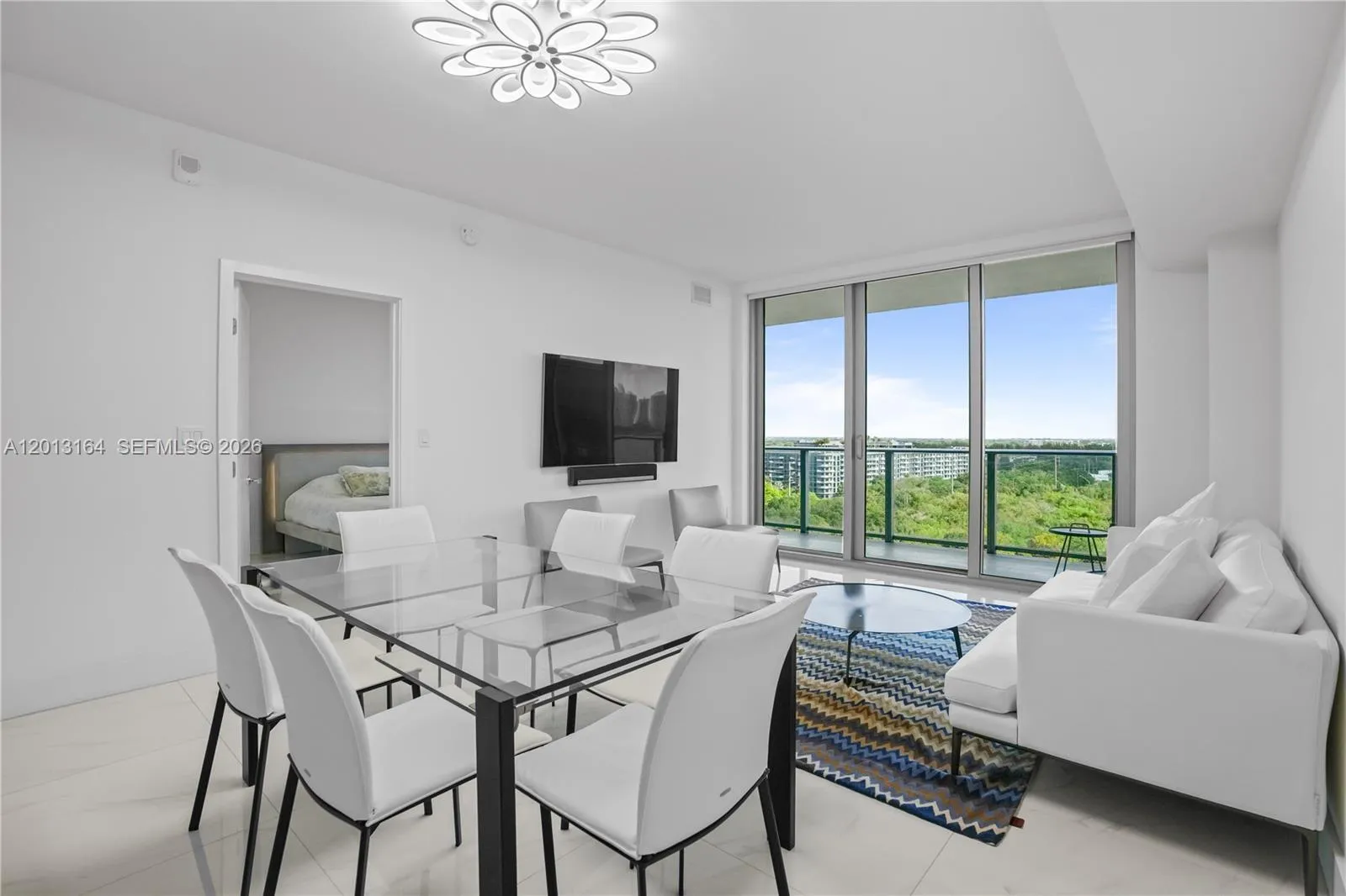 Foto de propiedad en 16385 Biscayne Boulevard 1402, North Miami Beach, FL 33160 North Miami Beach con MLS#