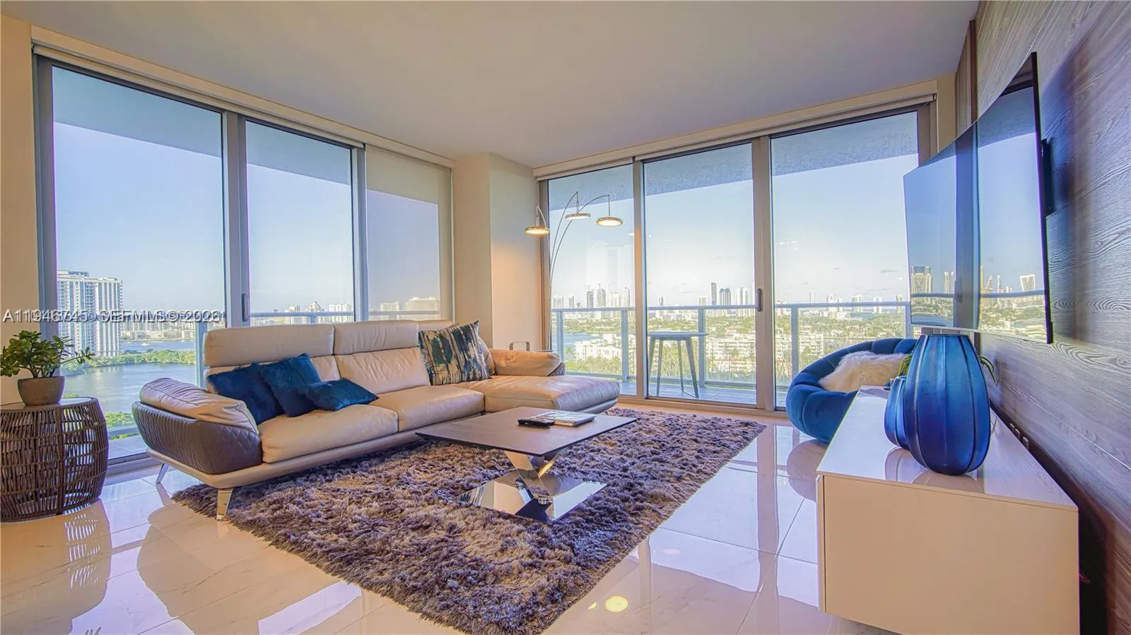 Foto de propiedad en 16385 Biscayne Boulevard 1415, North Miami Beach, FL 33160 North Miami Beach con MLS# 