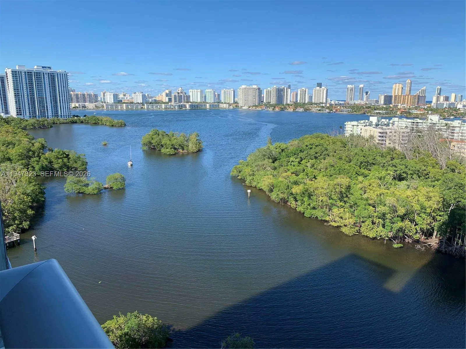 Foto de propiedad en 16385 Biscayne Boulevard 1417, North Miami Beach, FL 33160 North Miami Beach con MLS# 