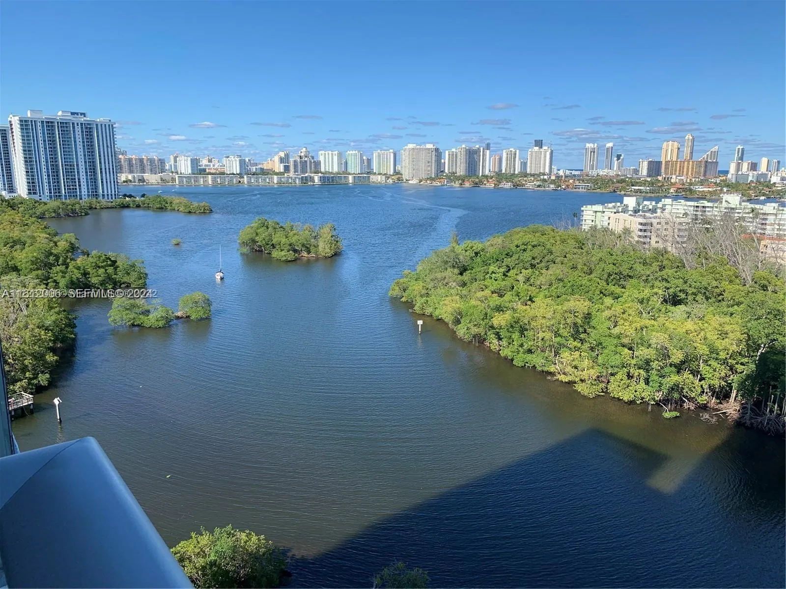 Foto de propiedad en 16385 Biscayne Boulevard 1418, North Miami Beach, FL 33160 North Miami Beach con MLS# 
