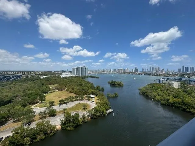 Foto de propiedad en 16385 Biscayne Boulevard 1806 +1 parking, North Miami Beach, FL 33160 North Miami Beach con MLS#