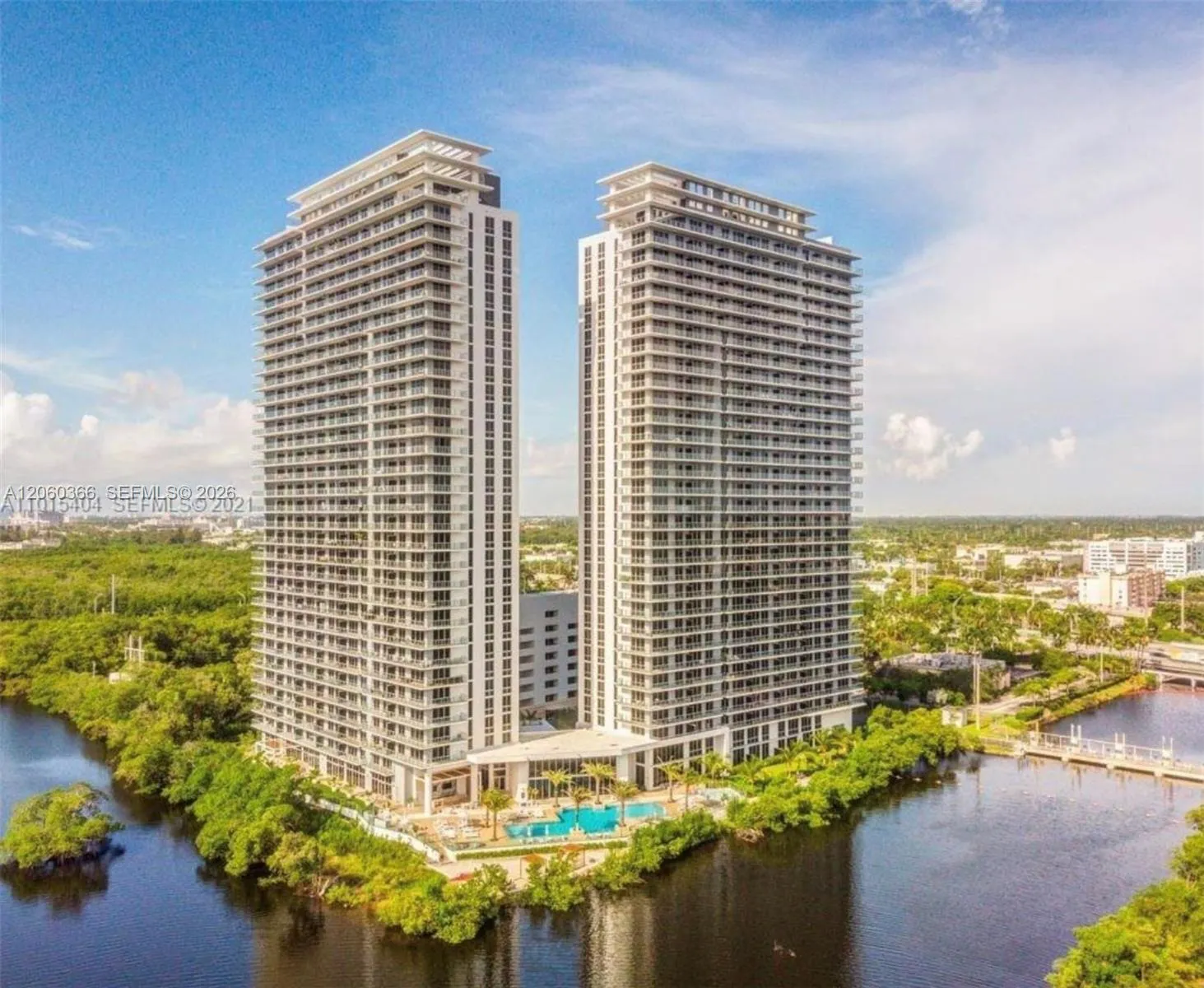 Foto de propiedad en 16385 Biscayne Boulevard 1818, North Miami Beach, FL 33160 North Miami Beach con MLS# 