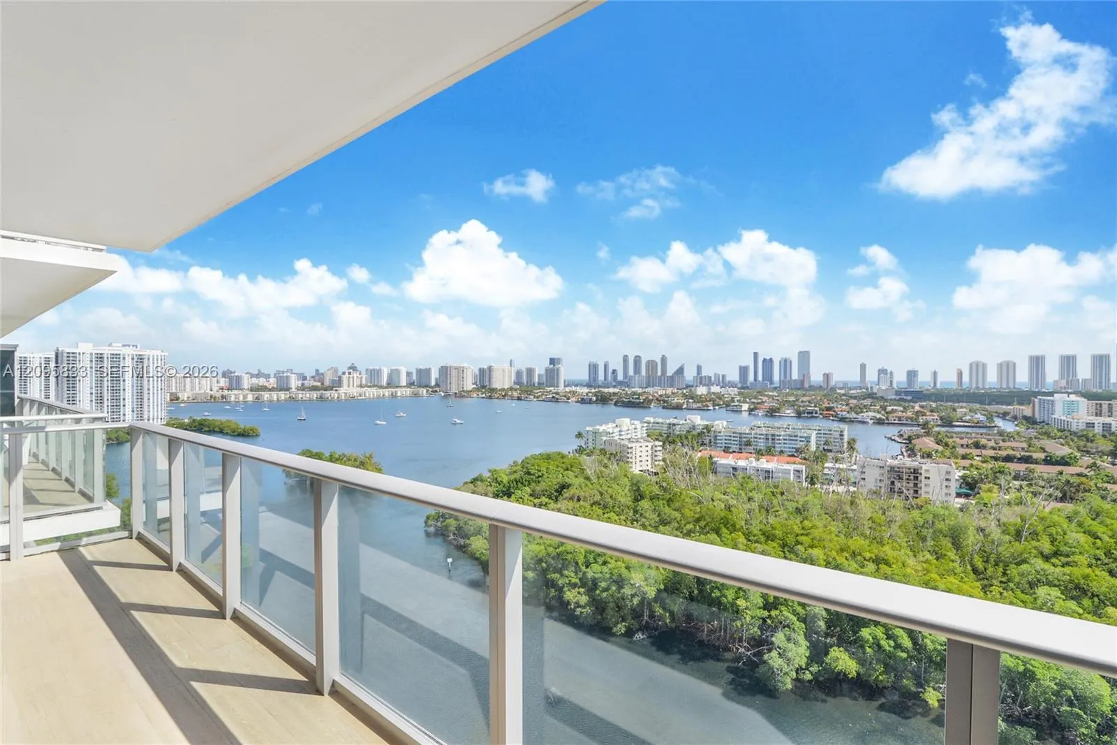 En Renta 16385 Biscayne Boulevard 2017, North Miami Beach, FL 33160, North Miami Beach, FL 33160