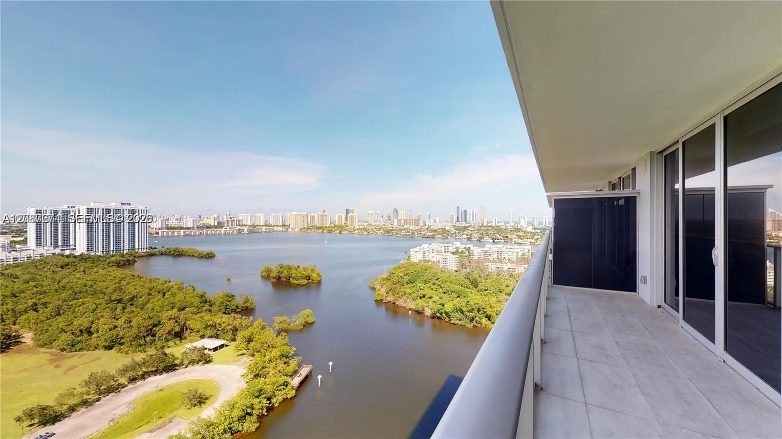 En Venta 16385 Biscayne Boulevard 2104, North Miami Beach, FL 33160, North Miami Beach, FL 33160