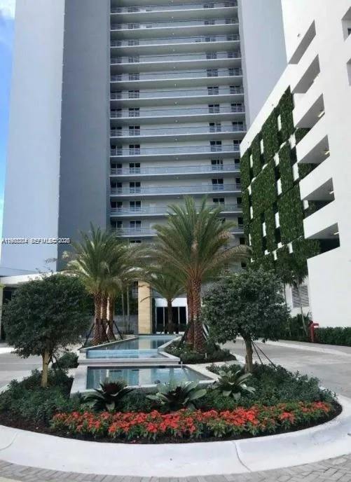 Foto de propiedad en 16385 Biscayne Boulevard 2702, North Miami Beach, FL 33160 North Miami Beach con MLS# 