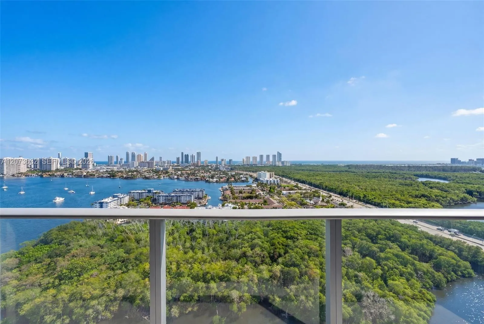 Foto de propiedad en 16385 Biscayne Boulevard 2920, North Miami Beach, FL 33160 North Miami Beach con MLS# 