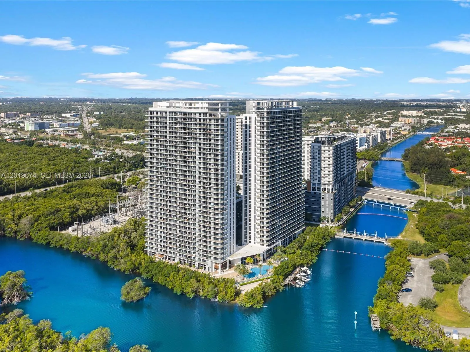 Foto de propiedad en 16385 Biscayne Boulevard 3103, North Miami Beach, FL 33160 North Miami Beach con MLS# 