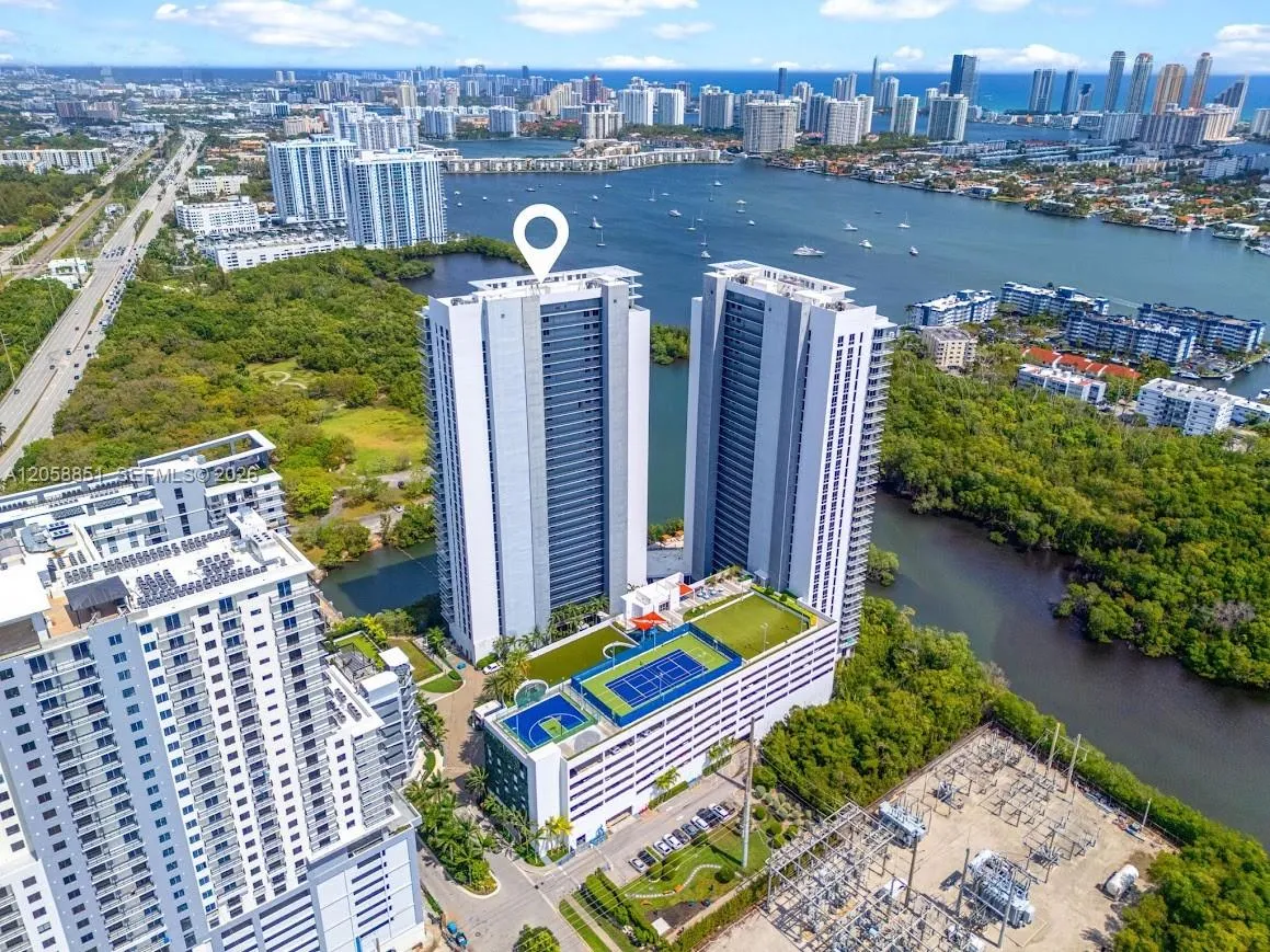 Foto de propiedad en 16385 Biscayne Boulevard 3201, North Miami Beach, FL 33160 North Miami Beach con MLS#