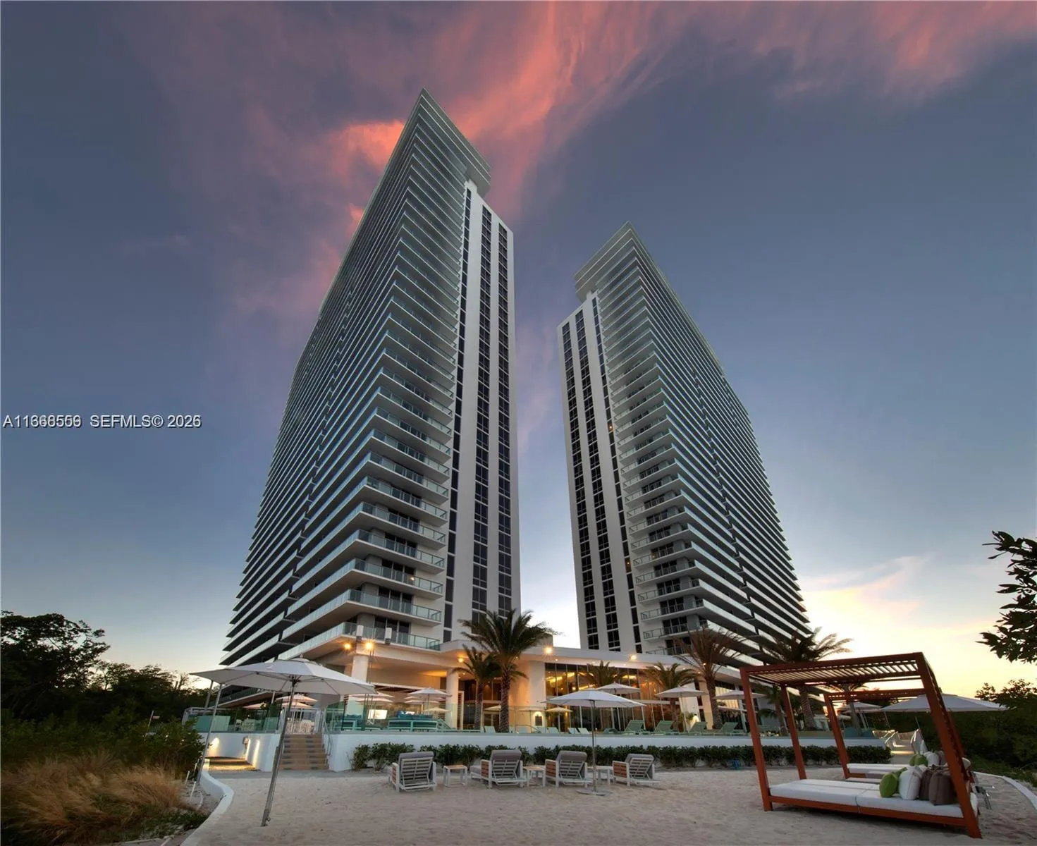 Foto de propiedad en 16385 Biscayne Boulevard 7, North Miami Beach, FL 33160 North Miami Beach con MLS# 