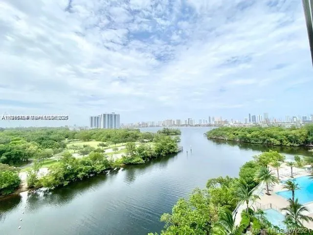 Foto de propiedad en 16385 Biscayne Boulevard 702, North Miami Beach, FL 33160 North Miami Beach con MLS# 