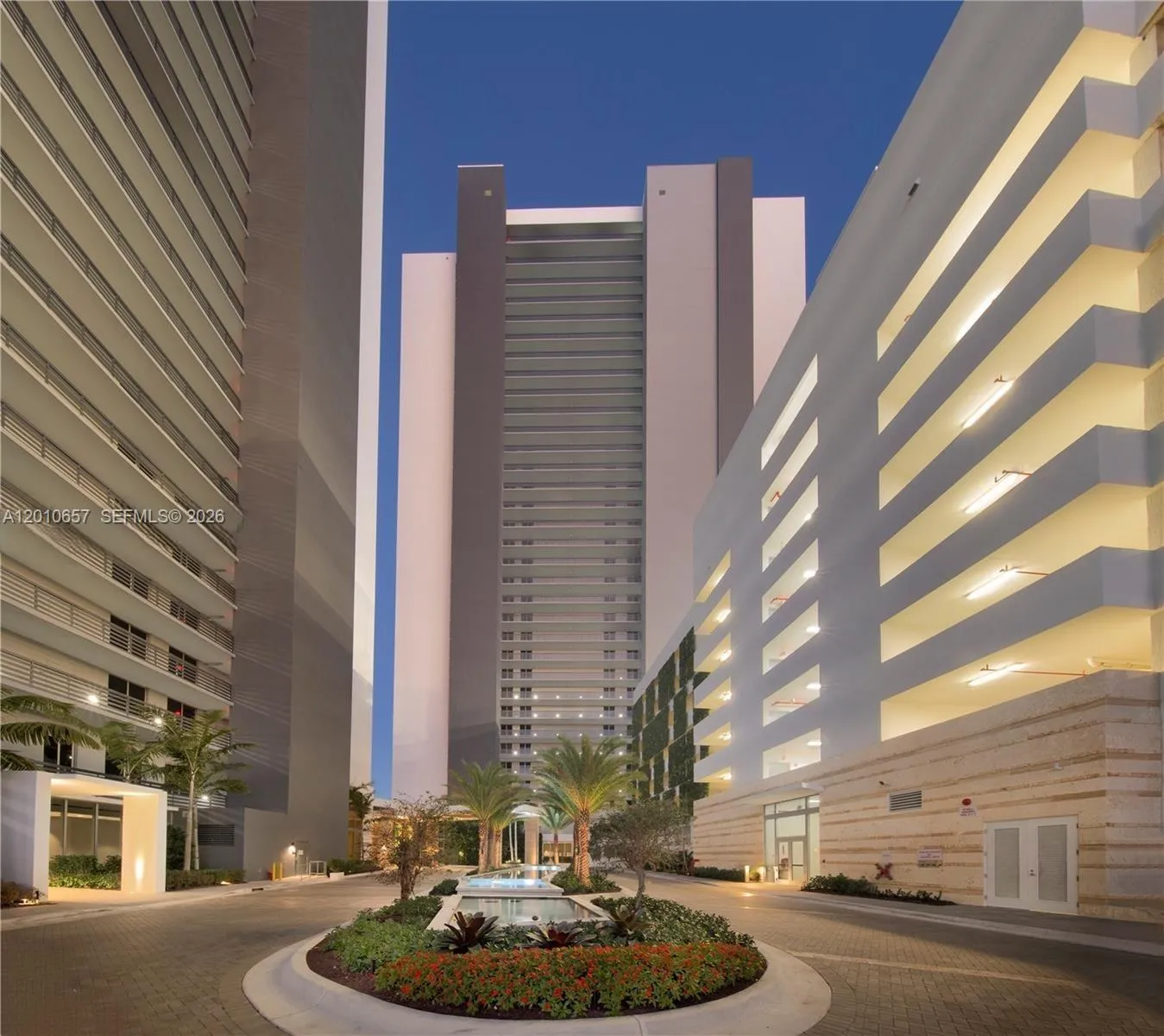 Foto de propiedad en 16385 Biscayne Boulevard 717, North Miami Beach, FL 33160 North Miami Beach con MLS# 