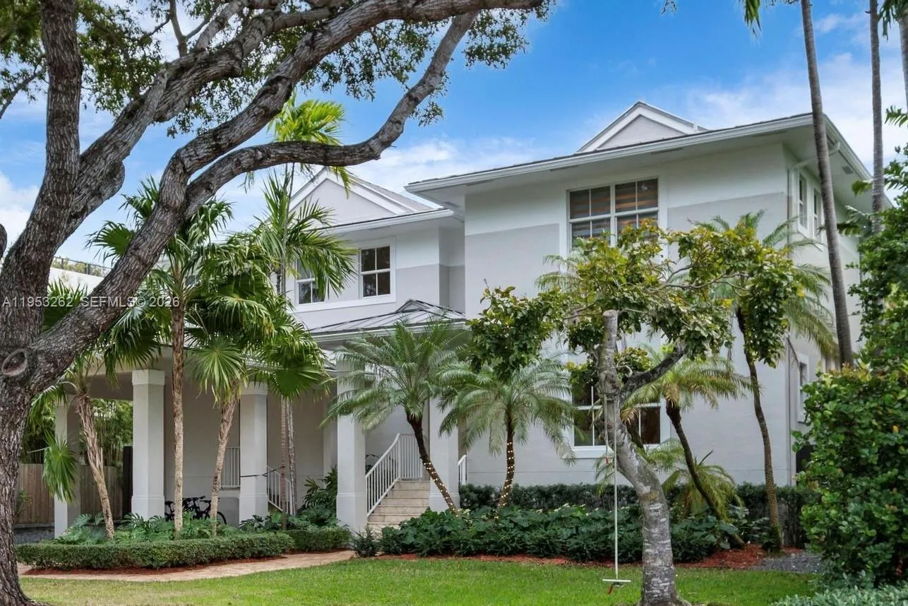 Foto de propiedad en 164 W Mashta Drive, Key Biscayne, FL 33149 Key Biscayne con MLS# 