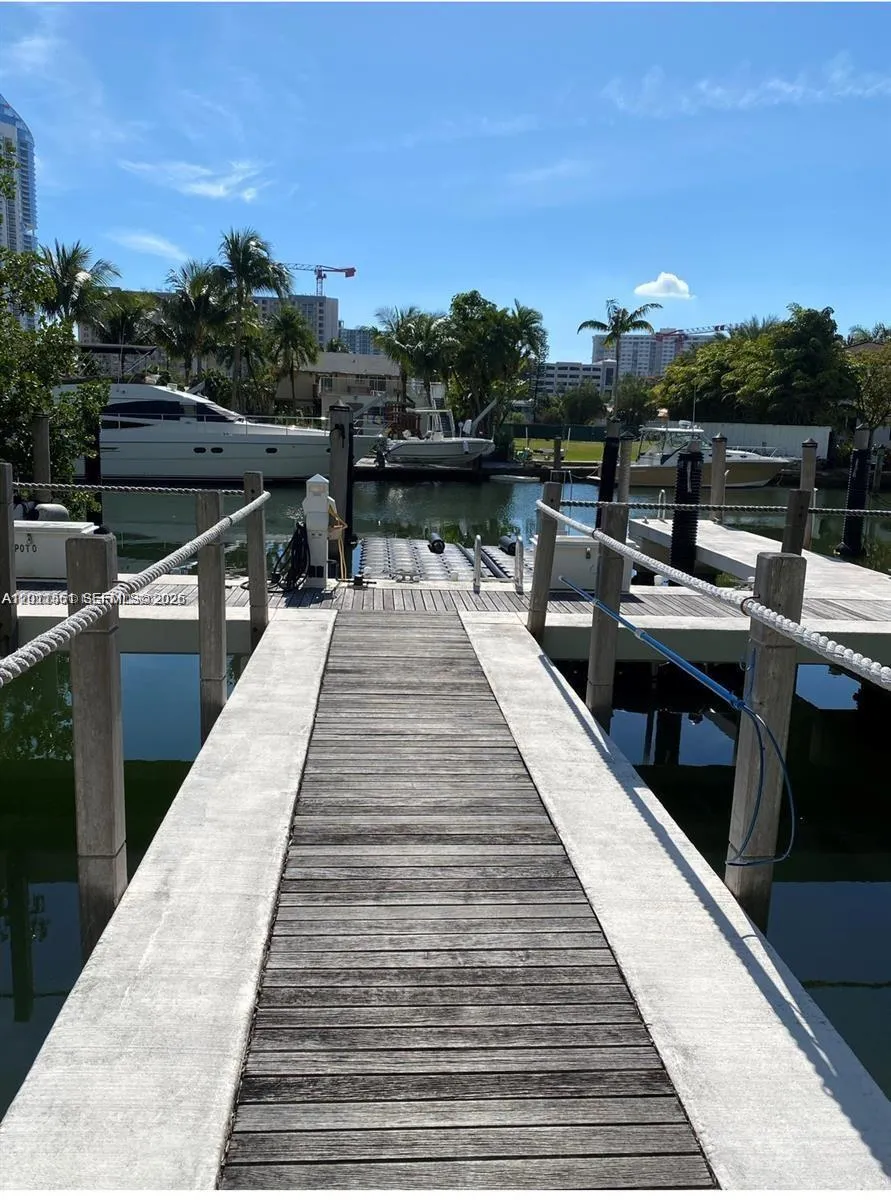 Foto de propiedad en 16400 Collins Avenue, Sunny Isles Beach, FL 33160 Sunny Isles Beach con MLS# 