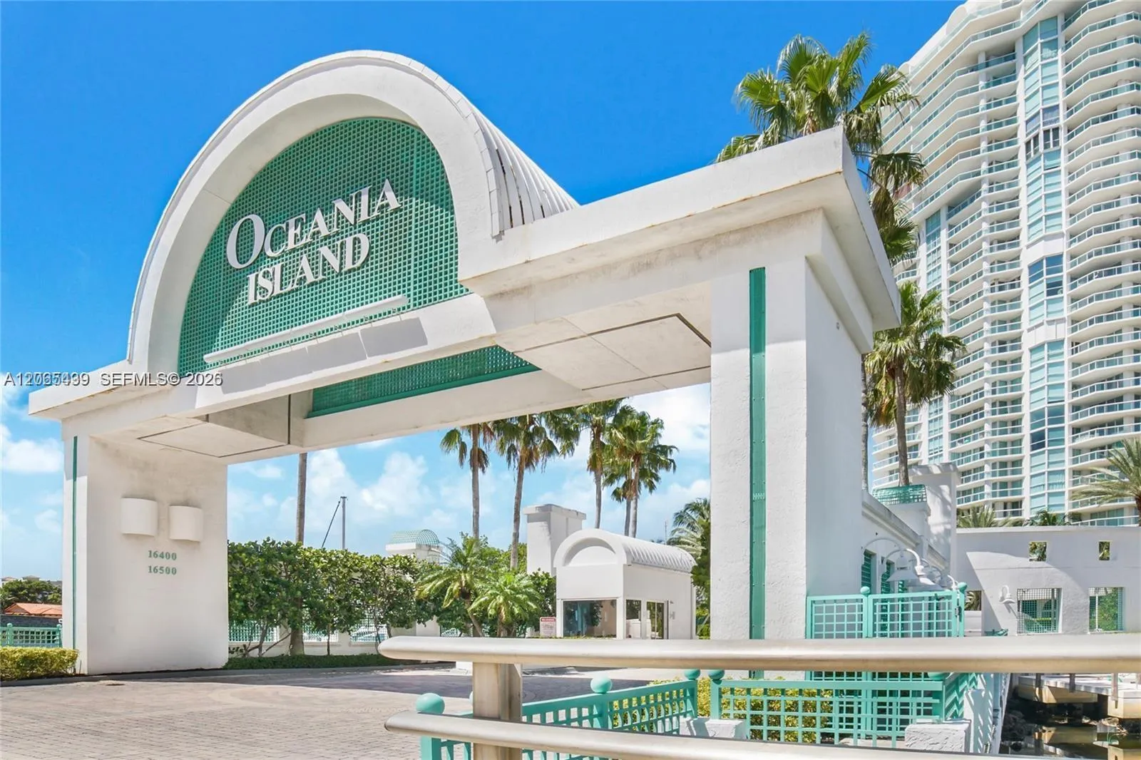 Foto de propiedad en 16400 Collins, Sunny Isles Beach, FL 33160 Sunny Isles Beach con MLS# 