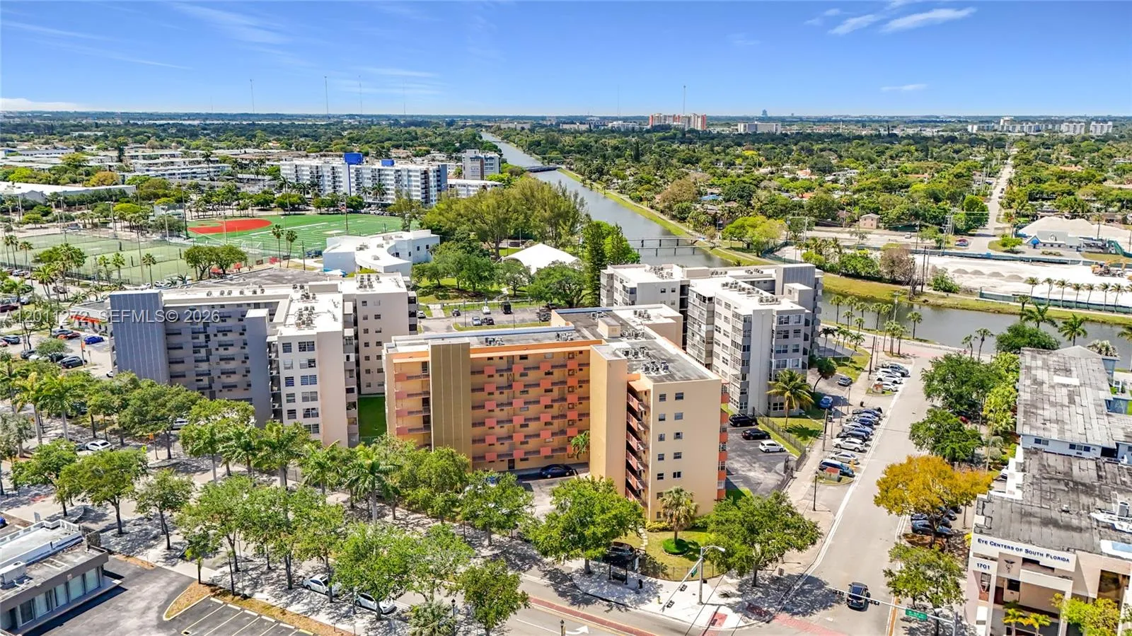 Foto de propiedad en 16400 NE 17th Avenue 206, North Miami Beach, FL 33162 North Miami Beach con MLS# 