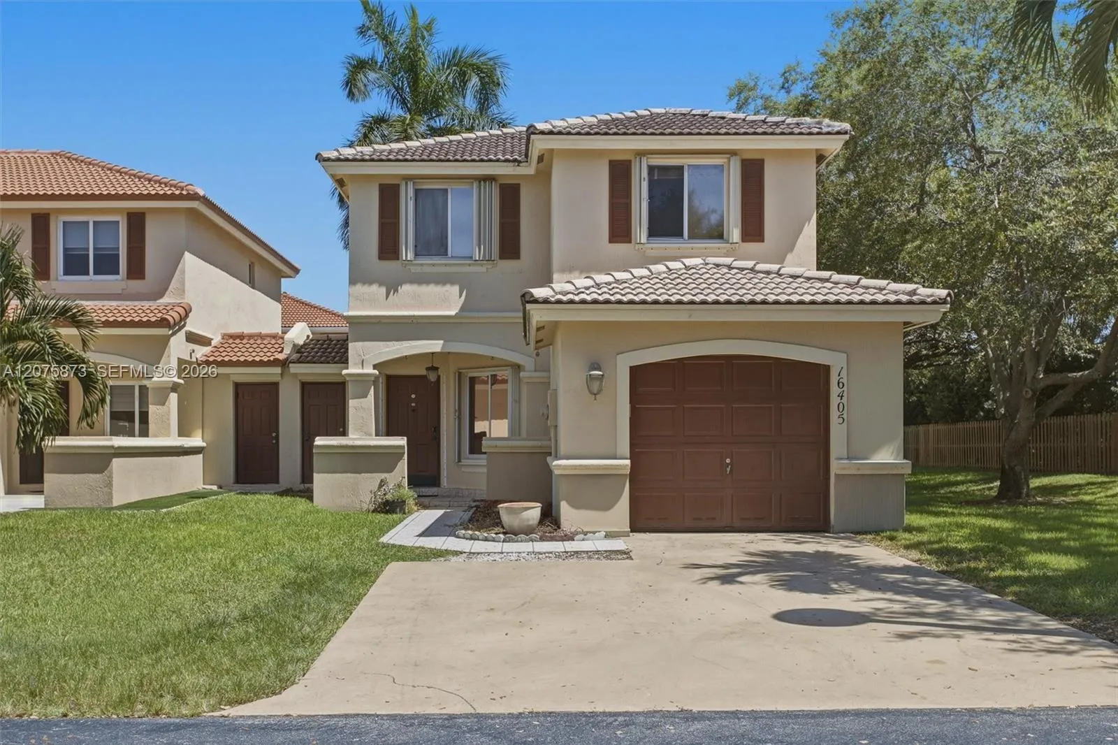Foto de propiedad en 16405 SW 73rd Lane, Miami, FL 33193 Miami con MLS# 