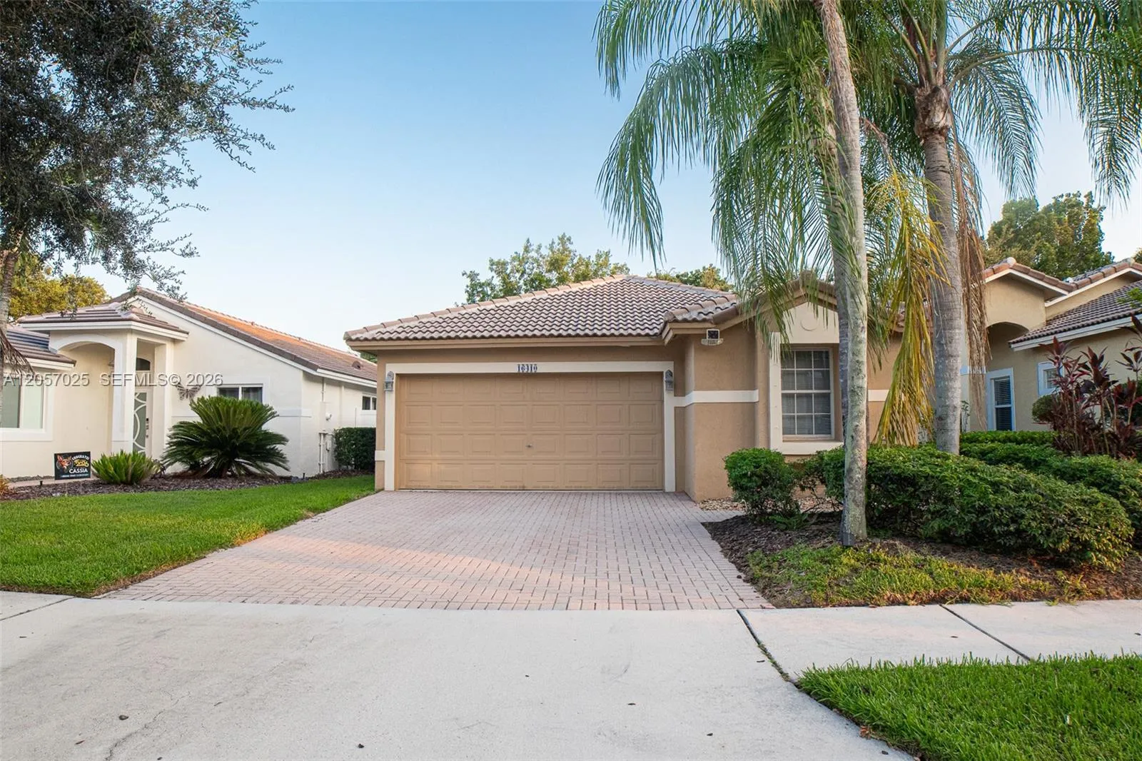 Foto de propiedad en 16410 Sapphire Bend, Weston, FL 33331 Weston con MLS# 