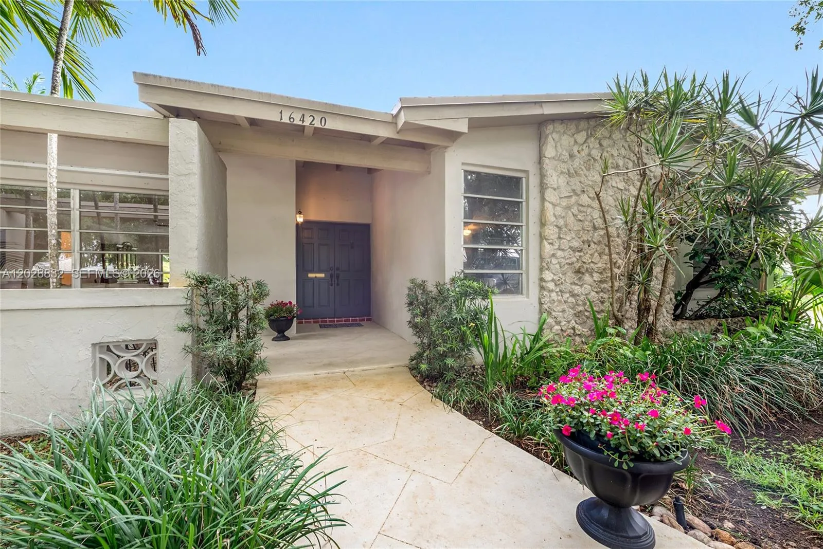 Vendido 16420 SW 81st Avenue, Palmetto Bay, FL 33157, Palmetto Bay, FL 33157