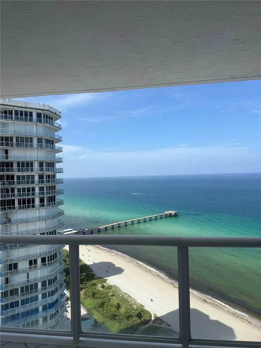 Foto de propiedad en 16425 Collins Avenue 2415, Sunny Isles Beach, FL 33160 Sunny Isles Beach con MLS# 