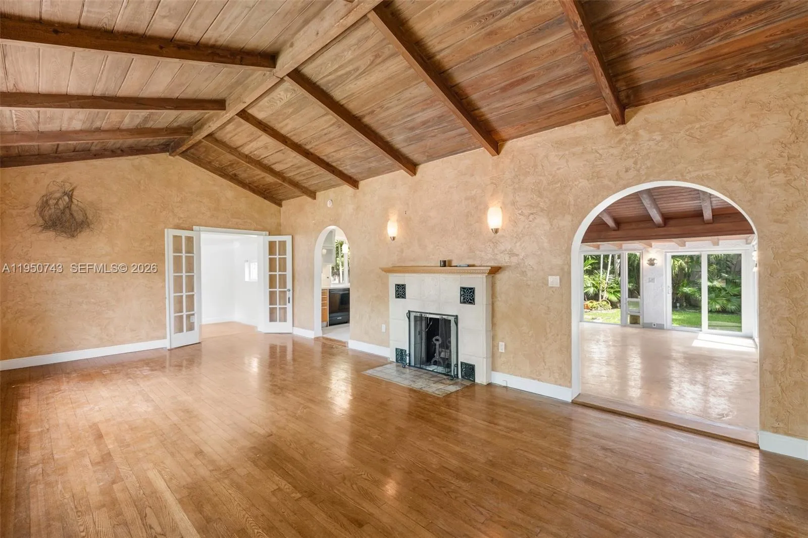 Foto de propiedad en 1643 Nethia Drive, Miami, FL 33133 Miami con MLS# 