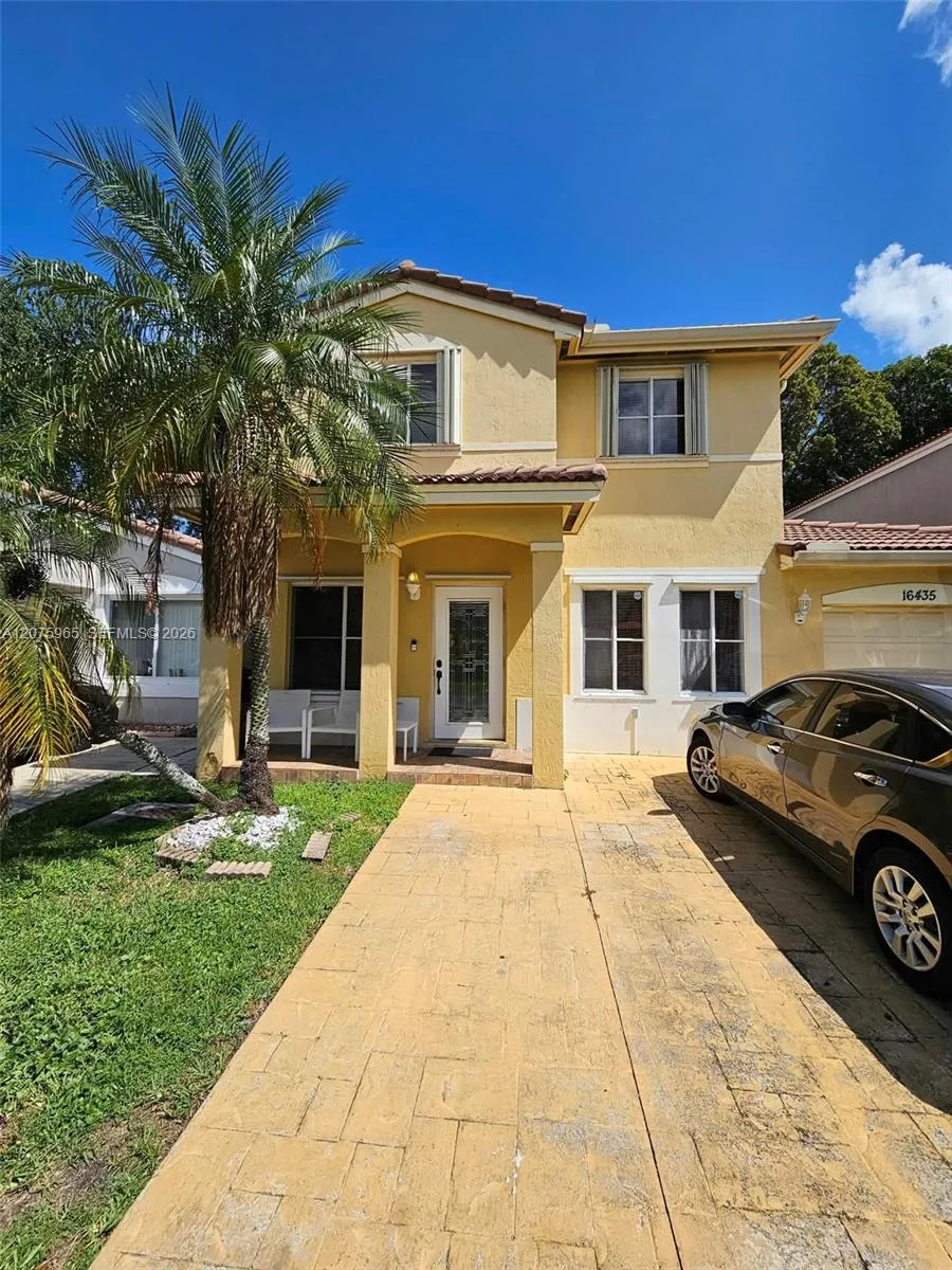Foto de propiedad en 16435 SW 96th Terrace 16435, Miami, FL 33196 Miami con MLS# 