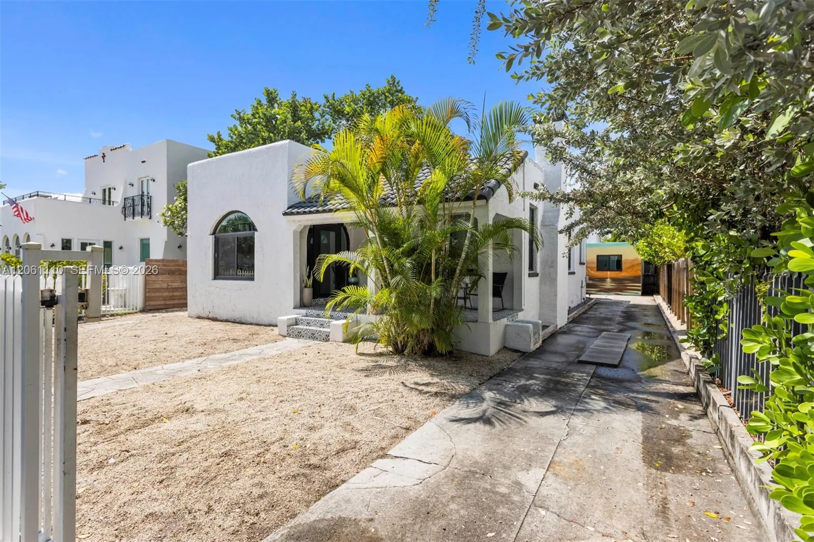 Foto de propiedad en 1644 SW 9th Street, Miami, FL 33135 Miami con MLS# 