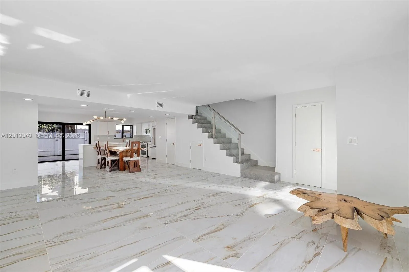 Foto de propiedad en 16449 NE 26th Avenue 16, North Miami Beach, FL 33160 North Miami Beach con MLS# 