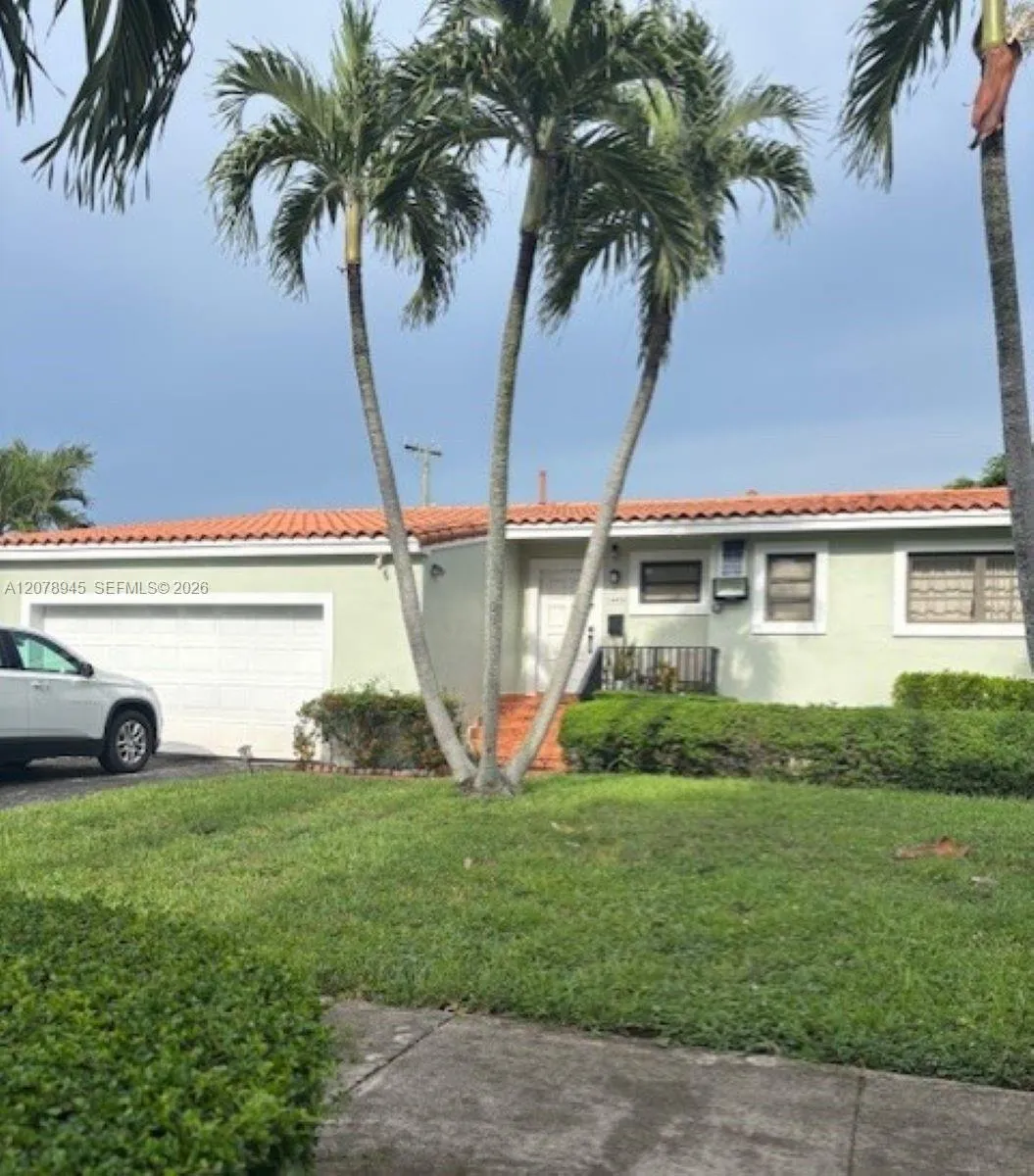 Foto de propiedad en 1645 SW 83rd Avenue, Miami, FL 33155 Miami con MLS# 