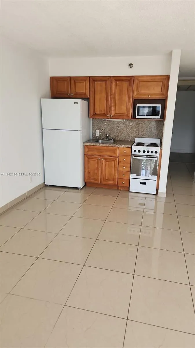 Foto de propiedad en 16450 NW 2nd Avenue 206, Miami, FL 33169 Miami con MLS# 