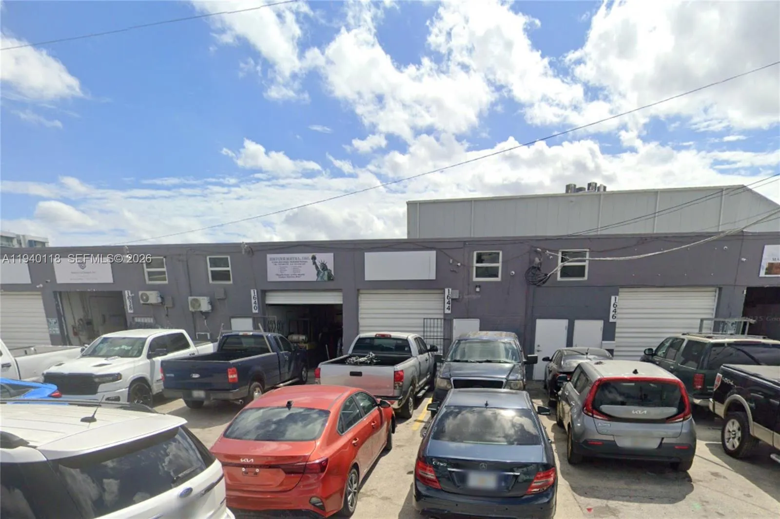 Foto de propiedad en 1646 W 31st Place, Hialeah, FL 33012 Hialeah con MLS# 