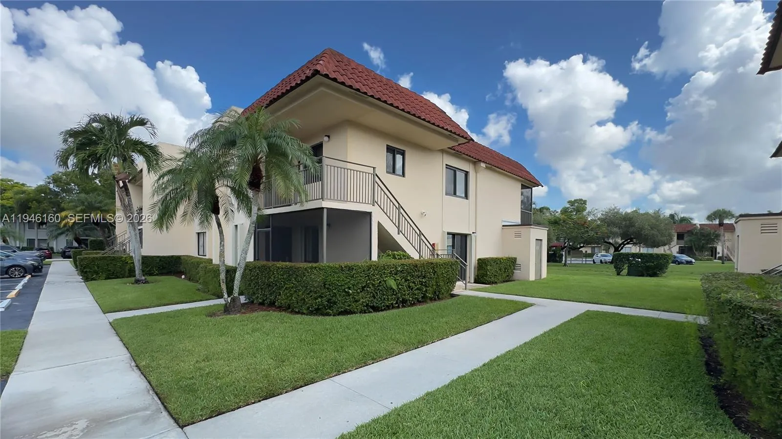 Foto de propiedad en 16461 Blatt Boulevard 104, Weston, FL 33326 Weston con MLS# 