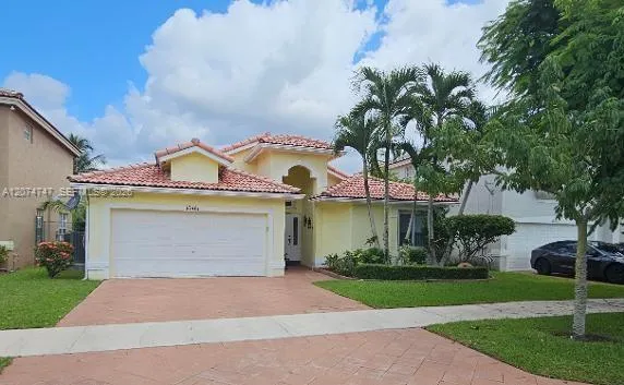 Foto de propiedad en 16461 SW 103 Terrace, Miami, FL 33196 Miami con MLS# 