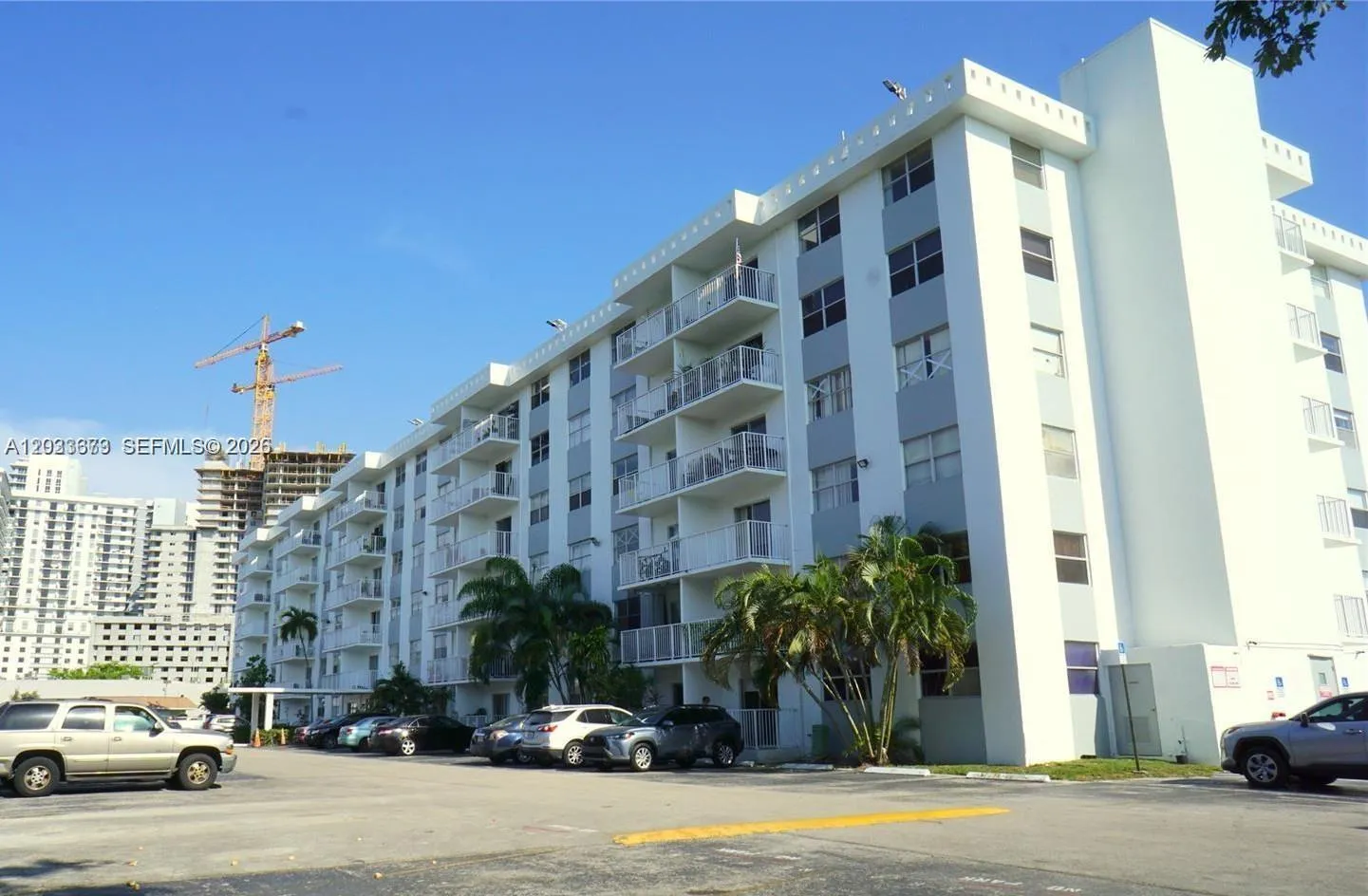 Foto de propiedad en 16465 NE 22nd Avenue 206, North Miami Beach, FL 33160 North Miami Beach con MLS# 
